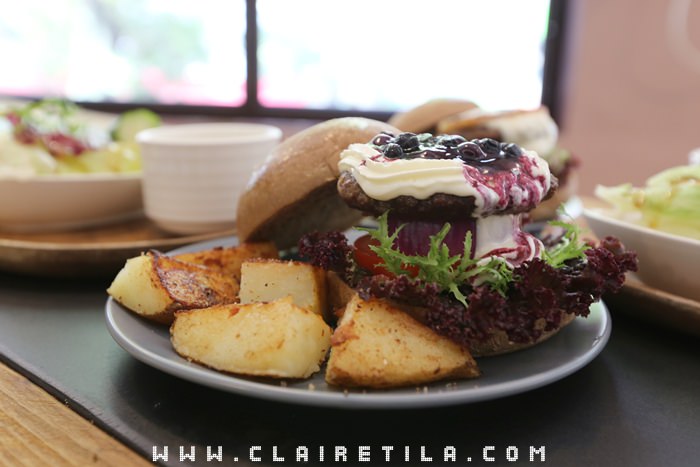 20251024-ei67o 20251024-ei67o