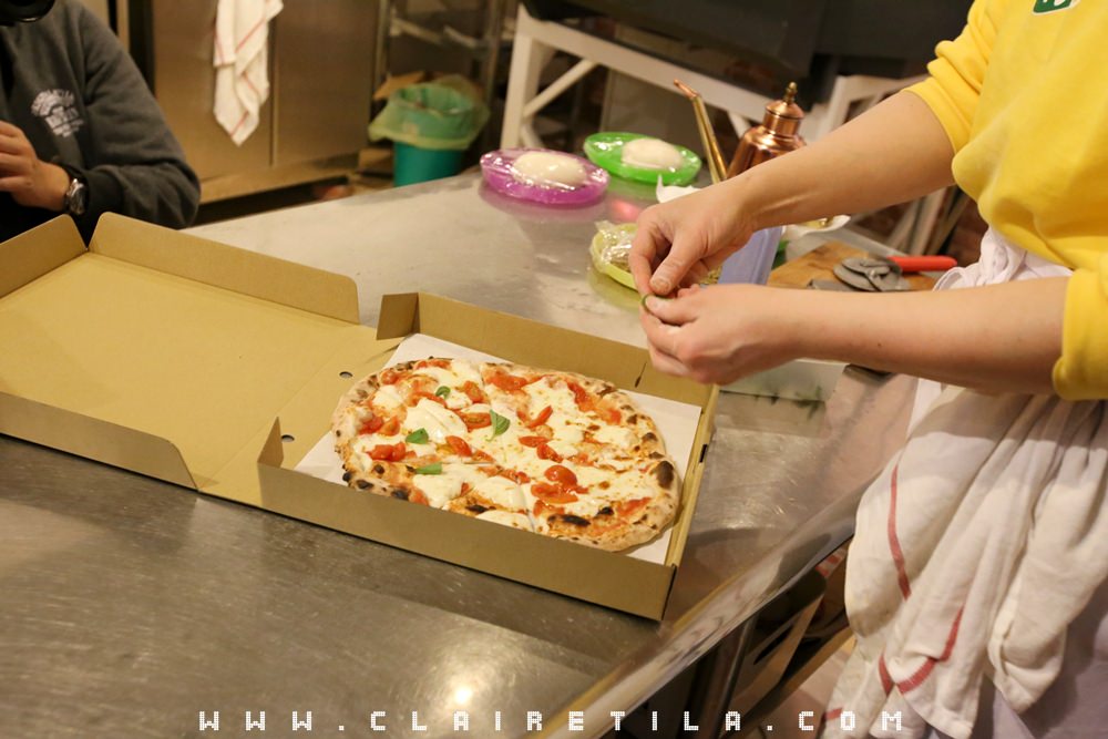 天母美食》90秒出爐拿坡里披薩！饌義德天母披薩 Papa Vito Pizzeria♥♥