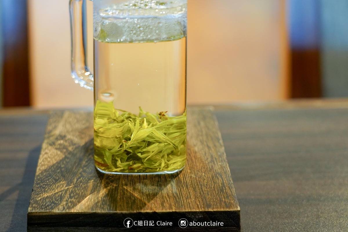 20251024-4iw8a 20251024-4iw8a