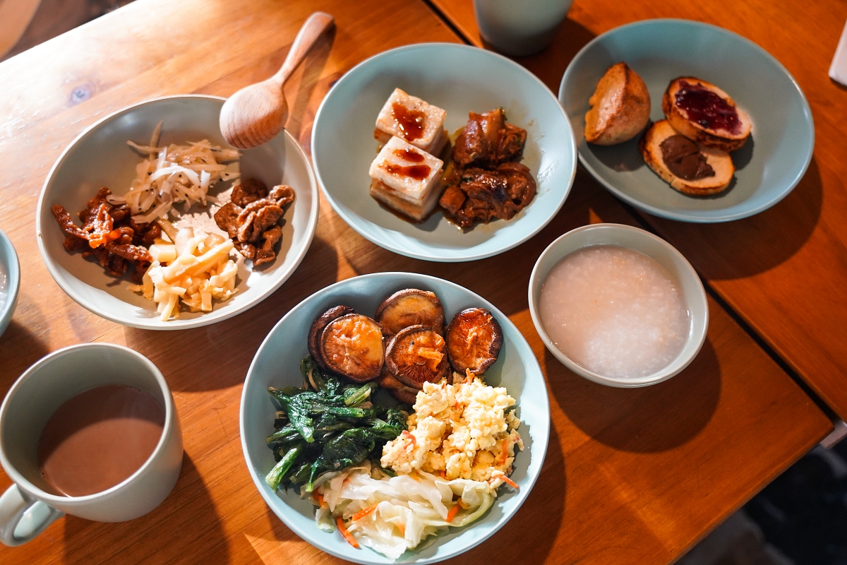 【新竹五峰寵物友善豪華露營】蟬說：霧繞 豐收地帳棚住宿開箱｜一泊二食×雲海美景×櫻花季