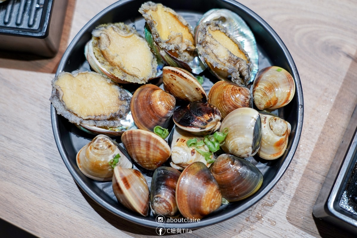 新店海鮮燒肉吃到飽推薦｜赤富士日式燒肉鍋物－泰國蝦啤酒蝦＋998和牛定番一次滿足！火烤兩吃