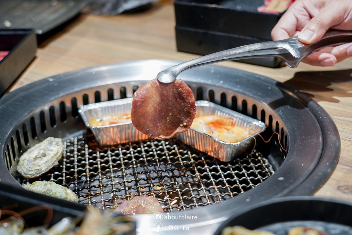 新店海鮮燒肉吃到飽推薦｜赤富士日式燒肉鍋物－泰國蝦啤酒蝦＋998和牛定番一次滿足！火烤兩吃