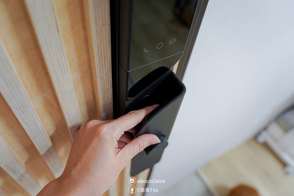 2026 電子鎖推薦｜FIBRE 琺博 FB90 築韻開箱：抱小孩也能秒開門！掌靜脈＋3D人臉辨識，雙螢幕貓眼搭配7合1解鎖