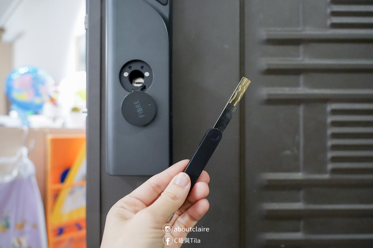 2026 電子鎖推薦｜FIBRE 琺博 FB90 築韻開箱：抱小孩也能秒開門！掌靜脈＋3D人臉辨識，雙螢幕貓眼搭配7合1解鎖