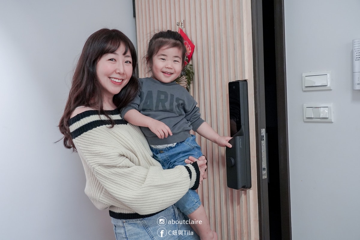 2026 電子鎖推薦｜FIBRE 琺博 FB90 築韻開箱：抱小孩也能秒開門！掌靜脈＋3D人臉辨識，雙螢幕貓眼搭配7合1解鎖