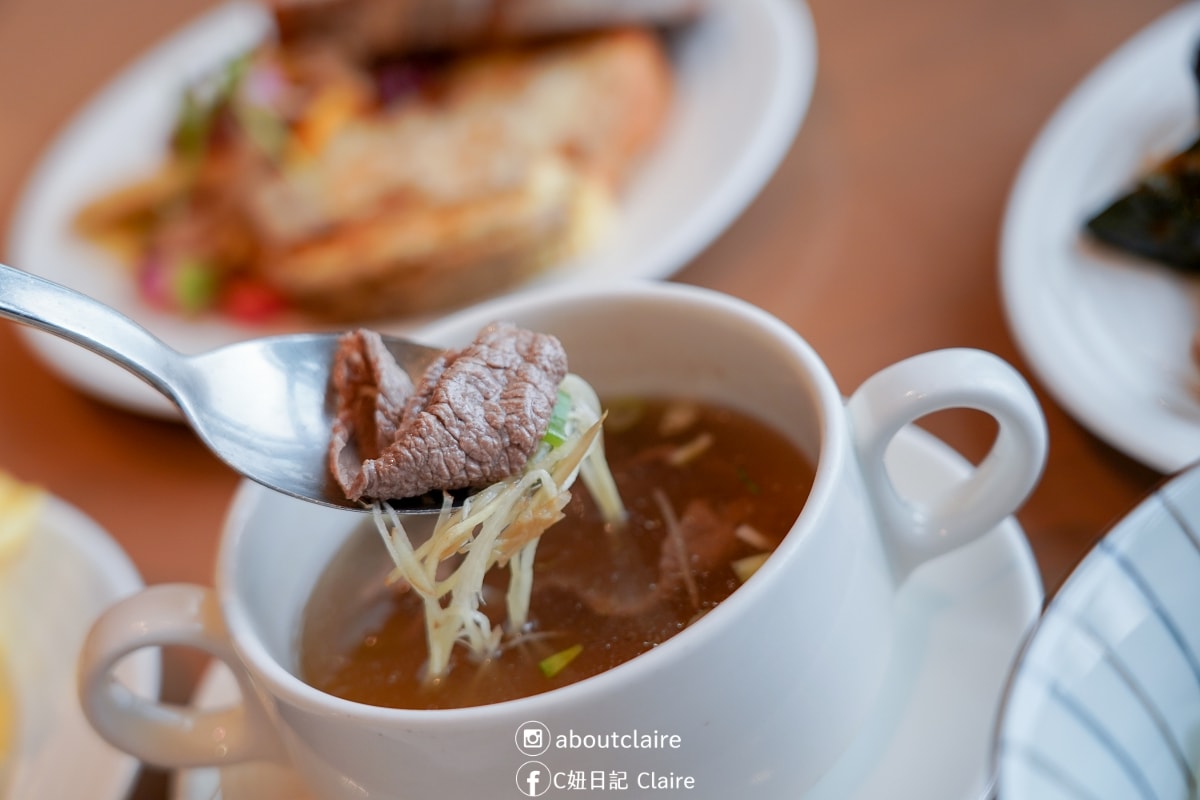 台南住宿推薦｜台南遠東香格里拉一泊二食！高樓景觀房看火車，遠東Café 國際美食超滿足
