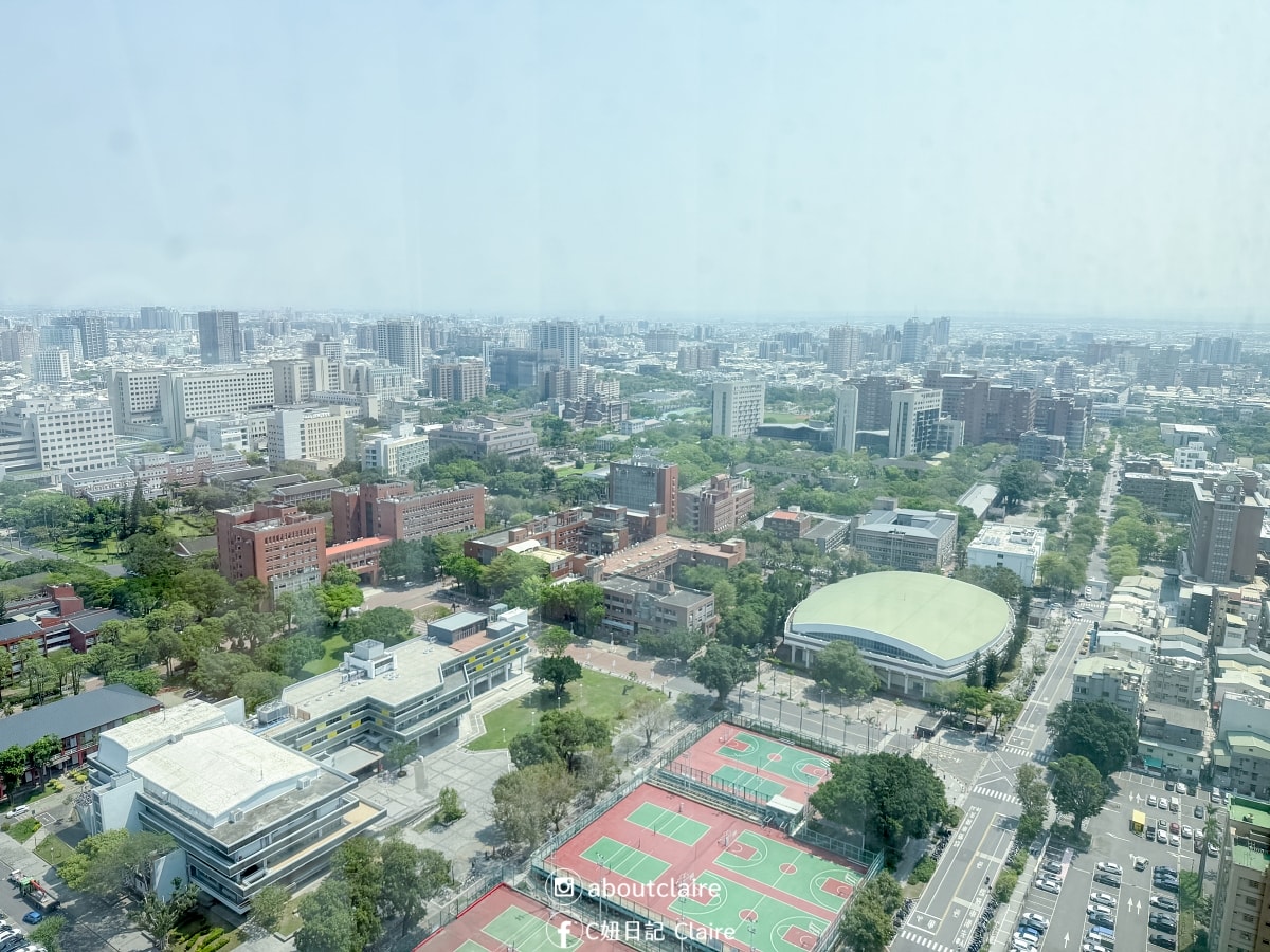 台南住宿推薦｜台南遠東香格里拉一泊二食！高樓景觀房看火車，遠東Café 國際美食超滿足