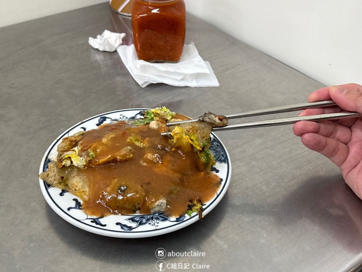 賴雞蛋蚵仔煎 寧夏夜市美食｜土雞蛋蚵仔煎厚實又香，麻油腰只、蚵仔清湯！