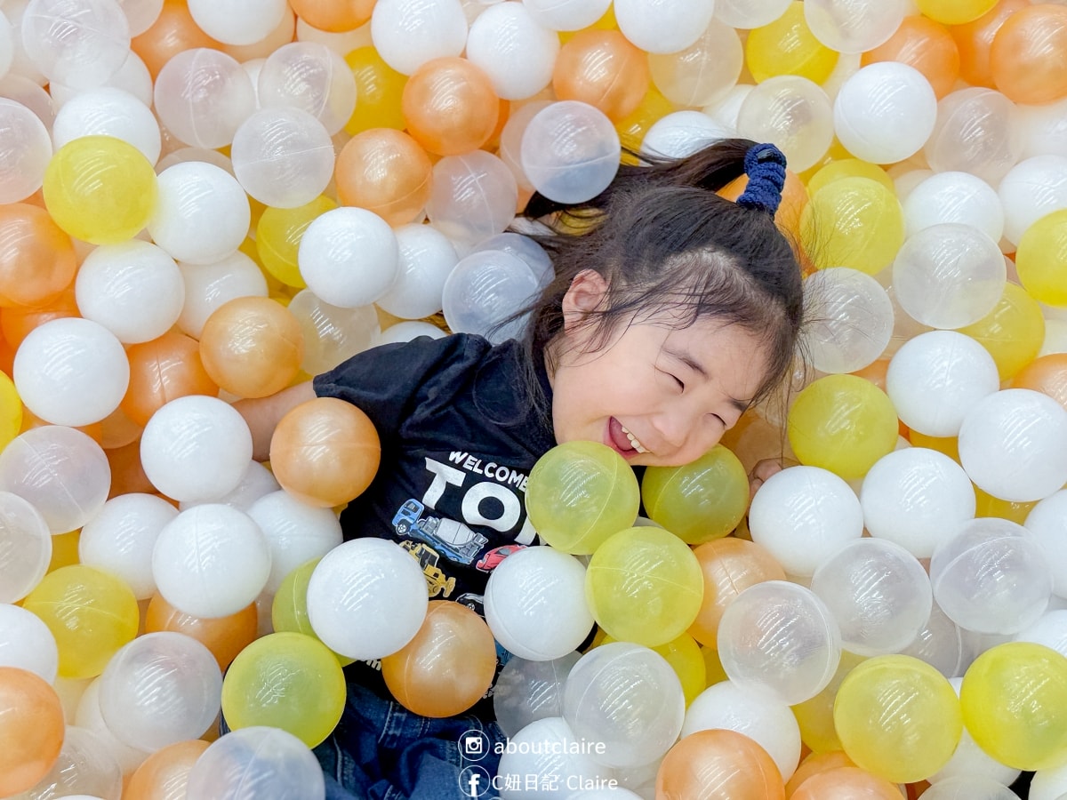 宏匯廣場《享樂園》新開幕！新莊室內兒童樂園，一票暢玩，球池、沙池、海盜船、switch家家酒、騎馬超好放電