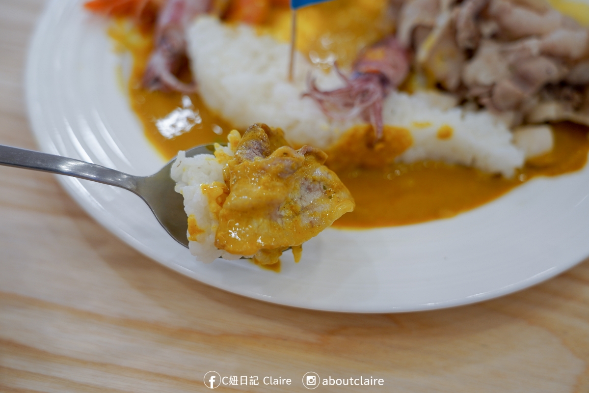 士林美食｜Banana blue Curry & Coffee，黃色咖啡廳裡的創意咖哩與香蕉甜點